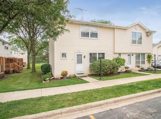 109 Raintree Ct, Aurora, IL 60504