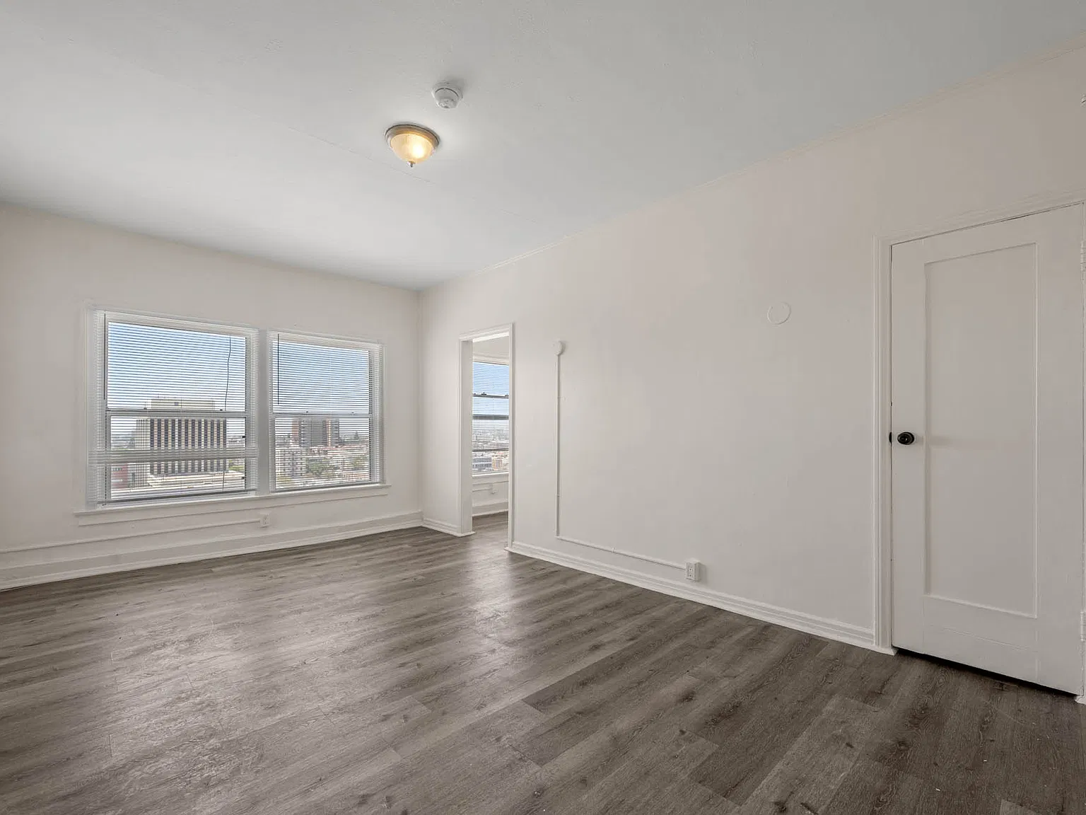 526 S Union Dr — Photo 1
