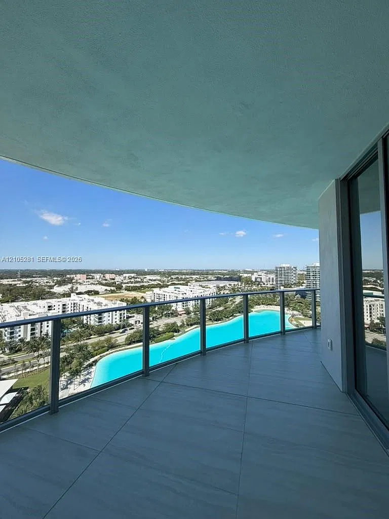 One Park Tower — Photo 4