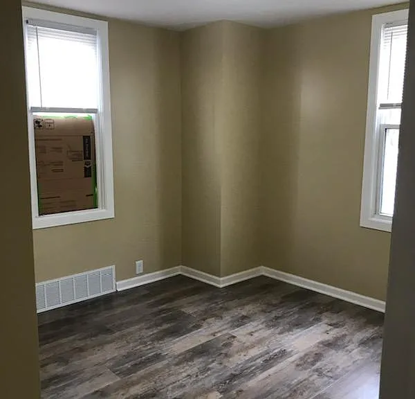 413 Augusta St — Photo 6