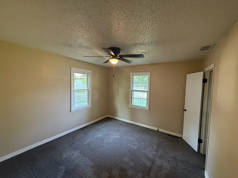 109 Jefferson Ave — Photo 9