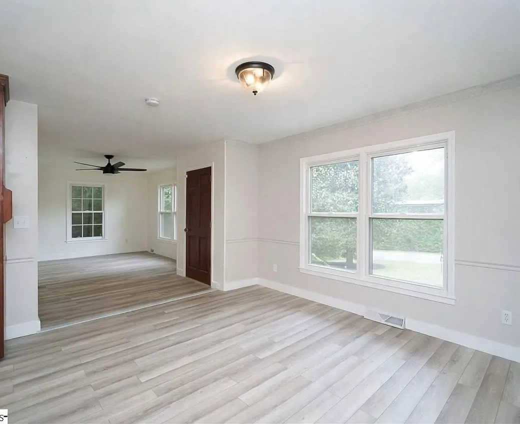 4 bed, 1811 sqft, $2,300 — Photo 3