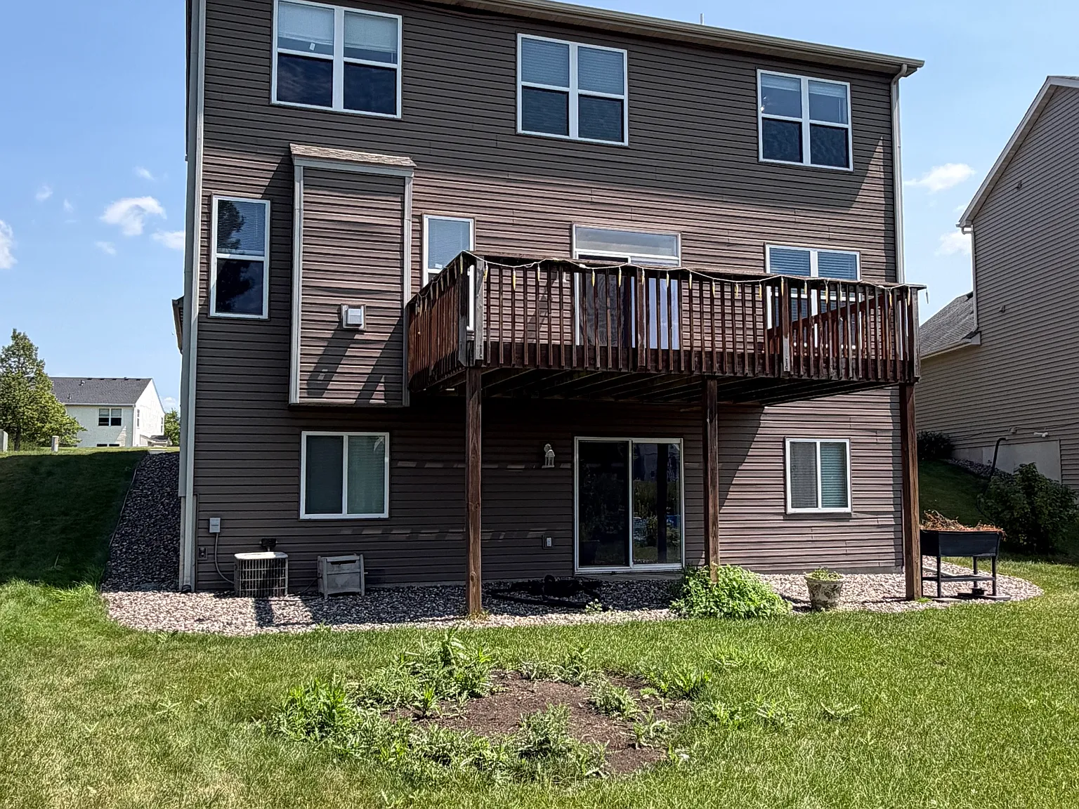 4 bed, 2700 sqft, $2,950 — Photo 3