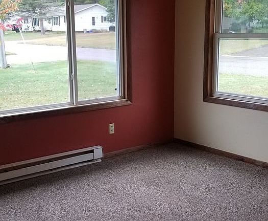 4th image of 704 Woodbine Ave #1