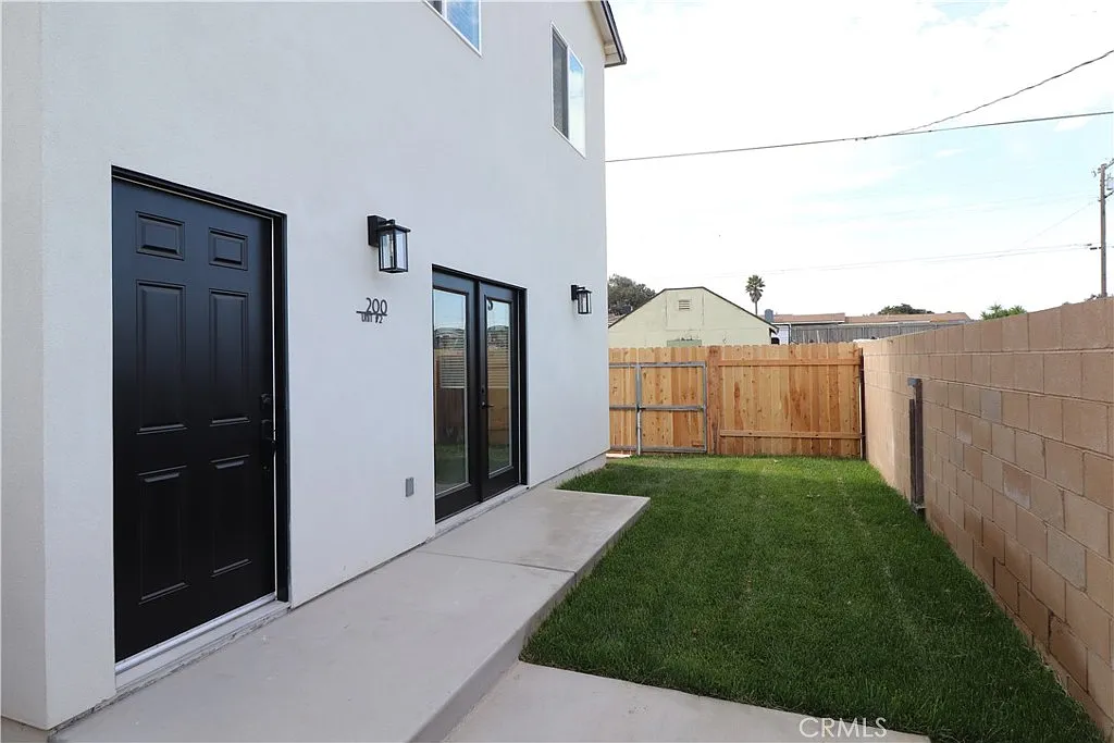 3 bed, 1200 sqft, $3,500 — Photo 1