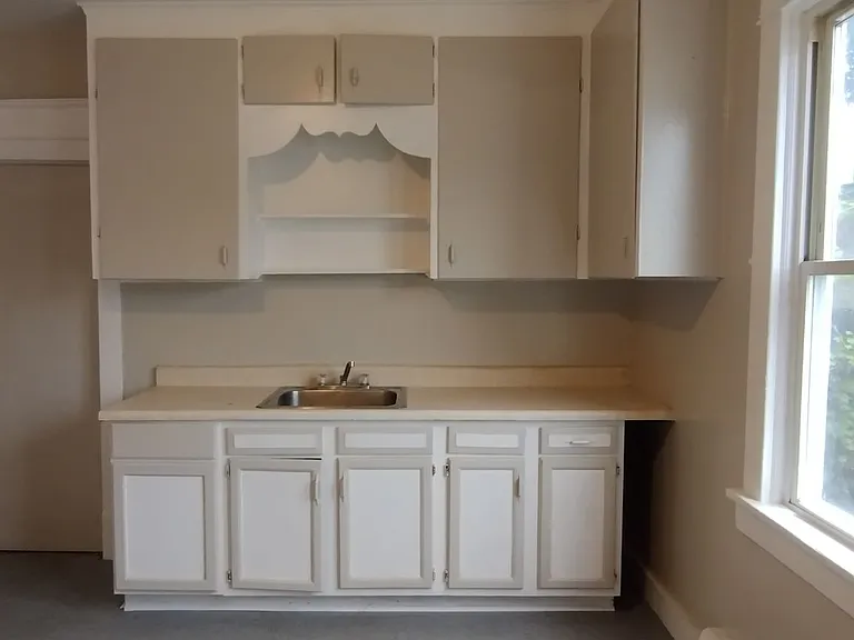 2128 Genesee St — Photo 39