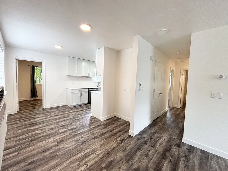 3 bed, 1.0 bath, 1000 sqft, $1,750 — Photo 3