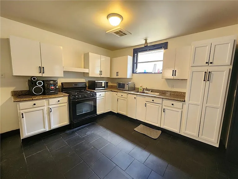 4520 Elba St — Photo 6