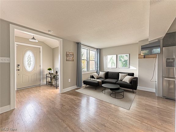4th image of 514 Rosegarden Dr NE