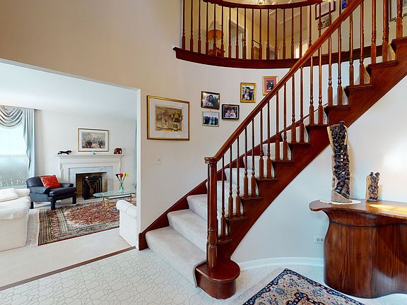 2nd image of 212 W Plum Grove Cir