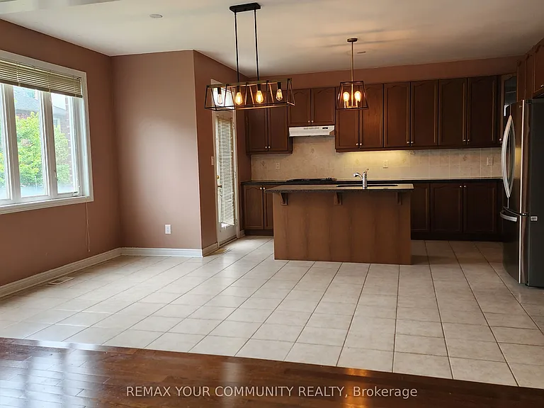3 Prince Of Wales Dr — Photo 10