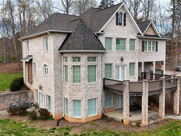 216 Downy Brook Ln, Pinnacle, NC 27043