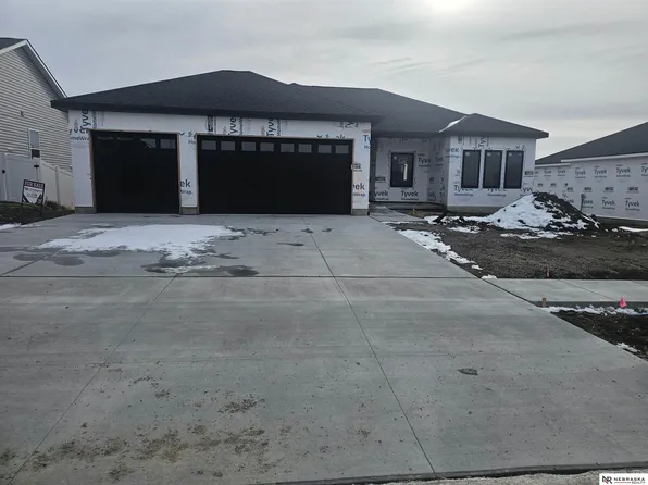 205 Kristi Ln, Hickman, NE 68372
