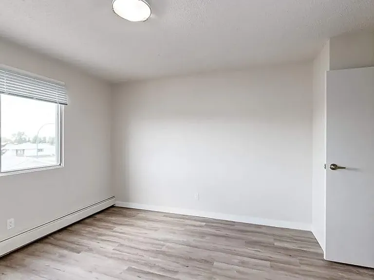 42 Campbell Cres SE #102 — Photo 19