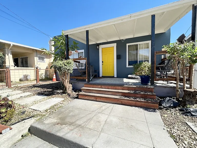 1023 57th St — Photo 1