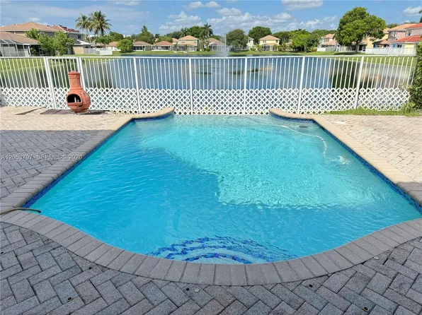 7129 Crescent Creek Way, Pompano Beach, FL 33073