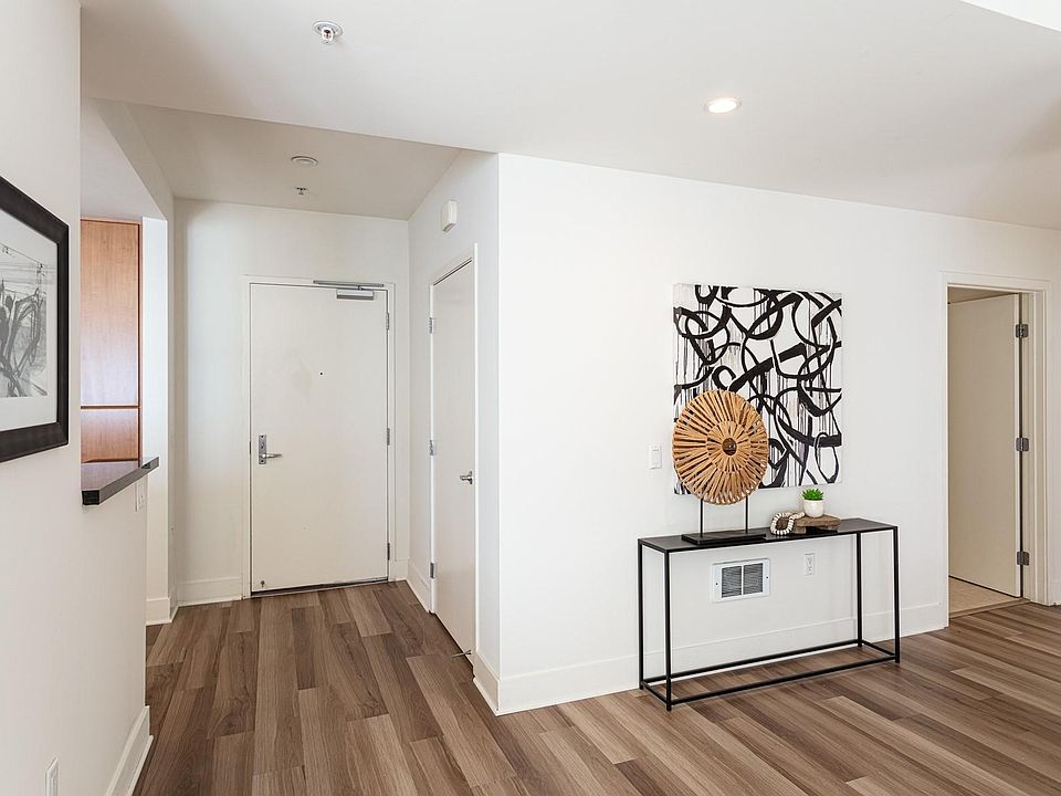 1st image of 438 W Grand Ave APT 723
