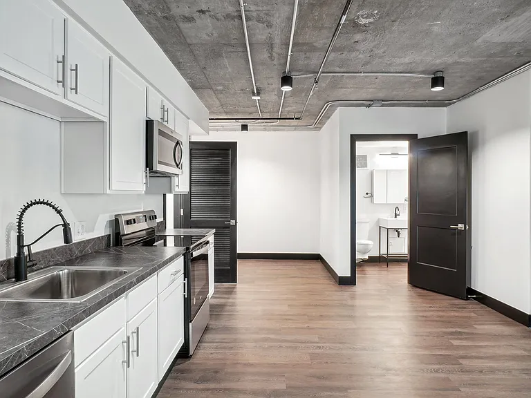 Cityline Station — Photo 25