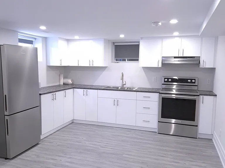 4 Porter Cres #BASEMENT — Photo 11