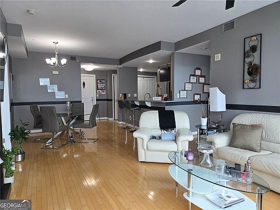 4th image of 3338 Peachtree Rd NE APT 601