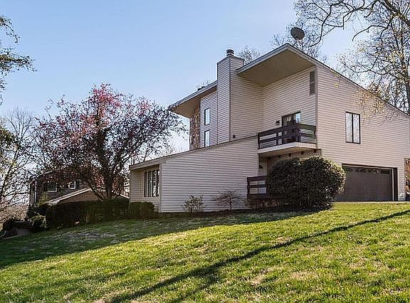 2nd image of 10844 Farragut Hills Blvd