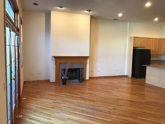 3rd image of 2540 N Southport Ave #2N