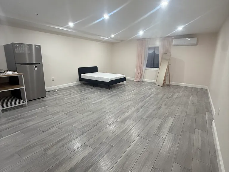 125 Bay 8 St #0 — Photo 7