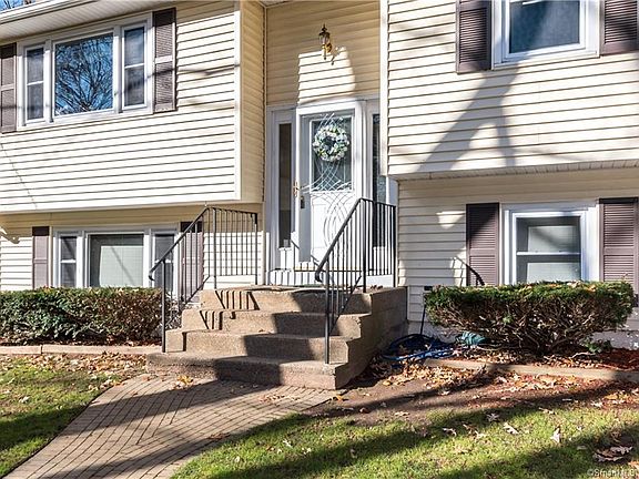 3rd image of 202 Ash Brook Dr