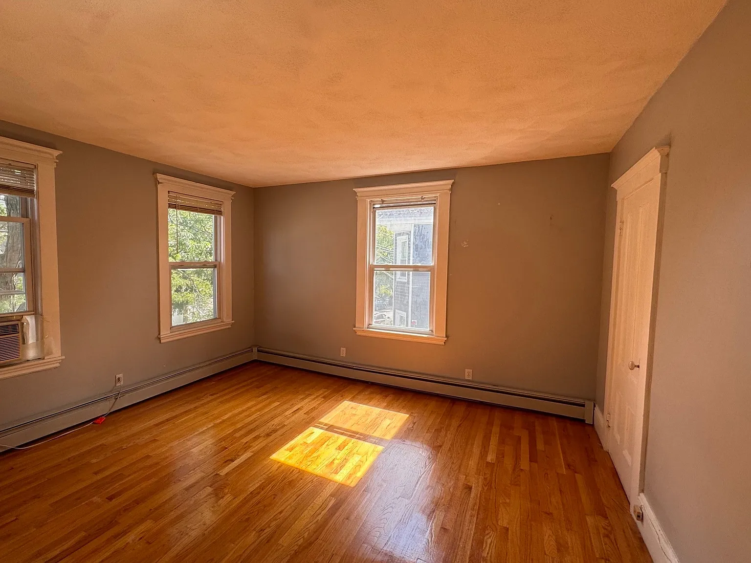 3 bed, 1400 sqft, $3,600 — Photo 4