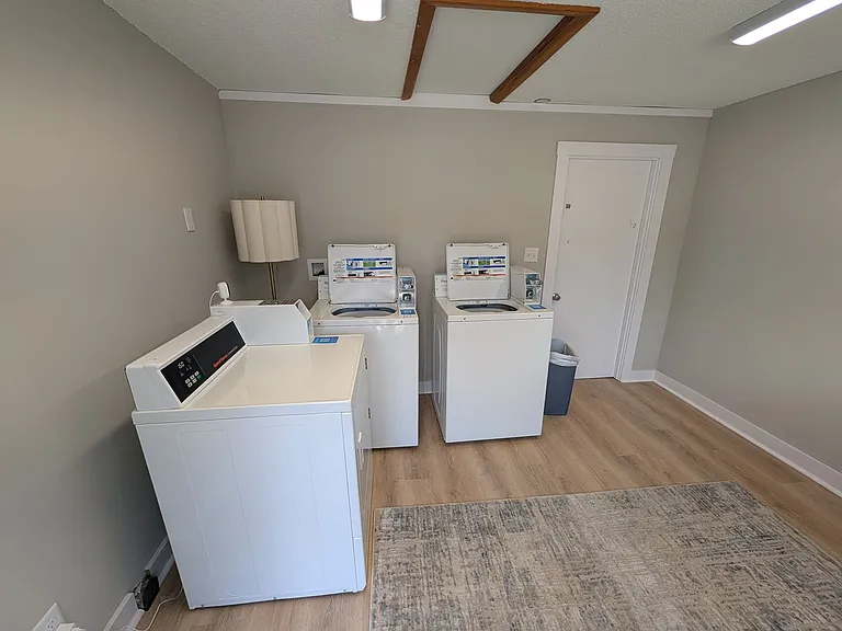 242 Commercial St — Photo 10