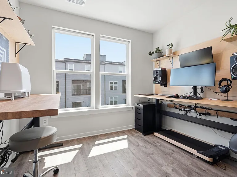 44617 Wolfhound Sq — Photo 11