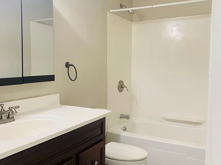 8038 Evesborough Dr — Photo 25