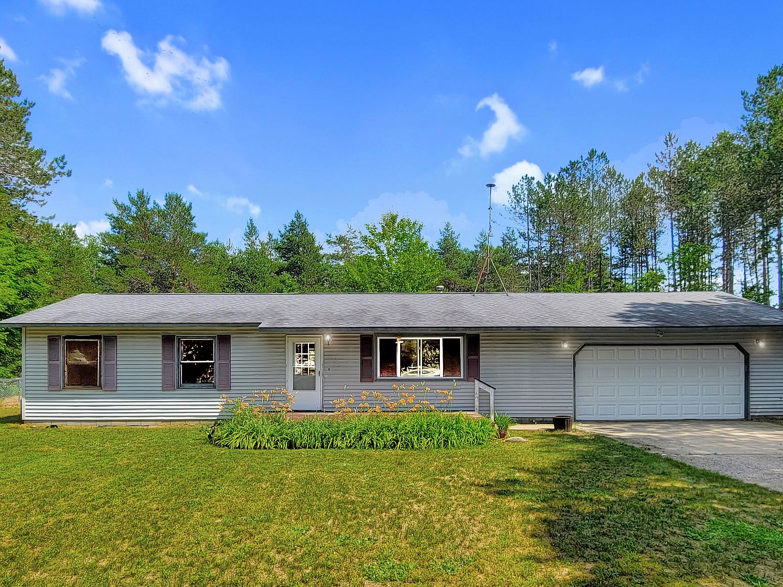 459 Ramblewood Dr, Gaylord, MI 49735 Zillow