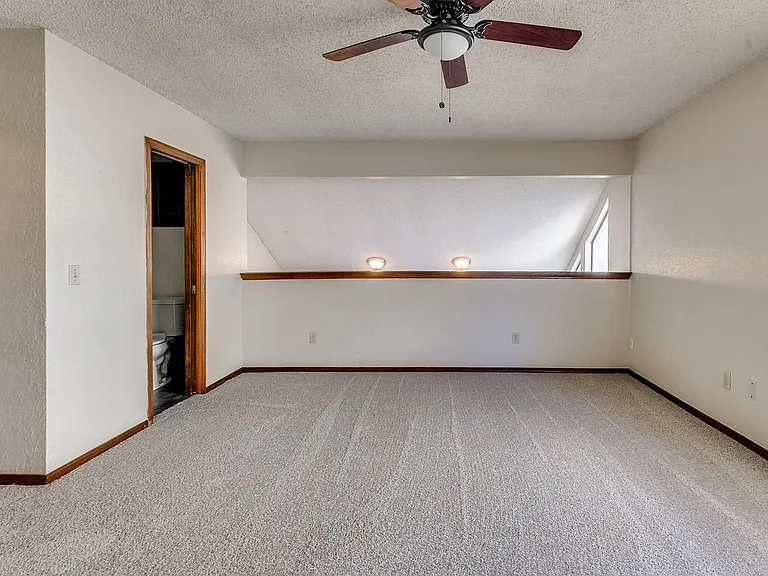 9006 N Rockwell Dr — Photo 25