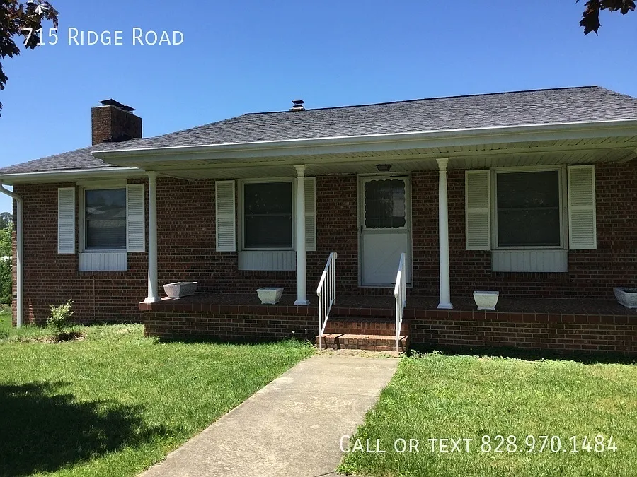 715 Ridge Road- Dana 3 Bedroom — Photo 2