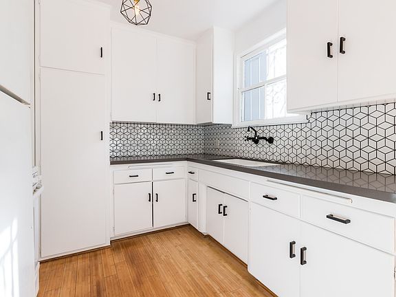 2nd image of 3114 Scotland St APT 4