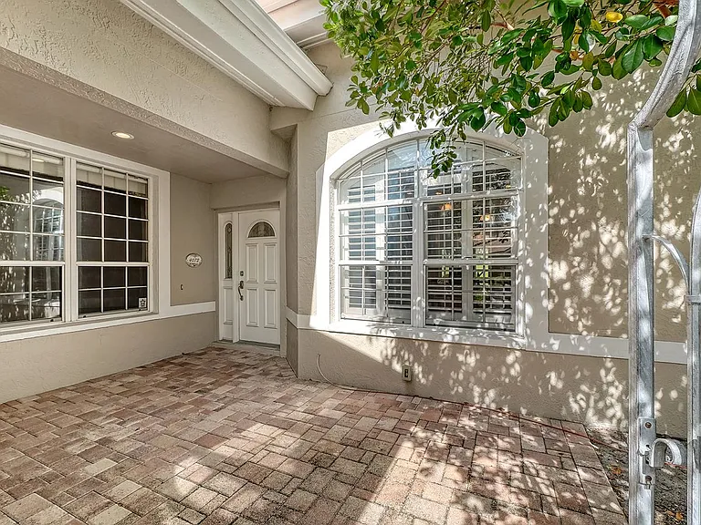 4072 Penshurst Park — Photo 27