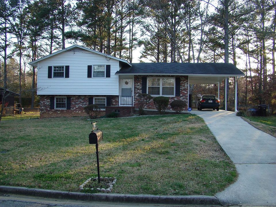 A jewel of a spilt level. It is very clean inside and out and well maintained 