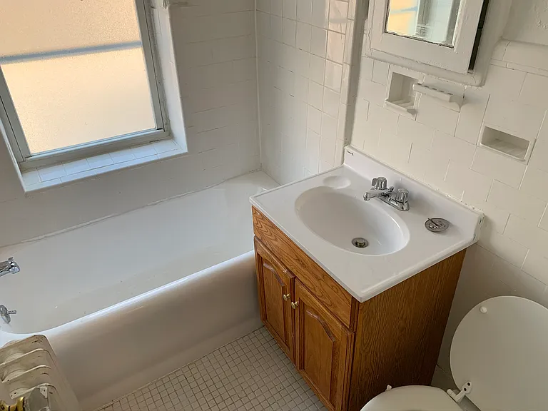 Lynn York Apartments — Photo 8