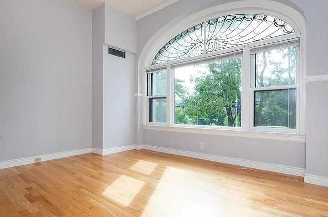 2 bed, 1013 sqft, $4,500 — Photo 2