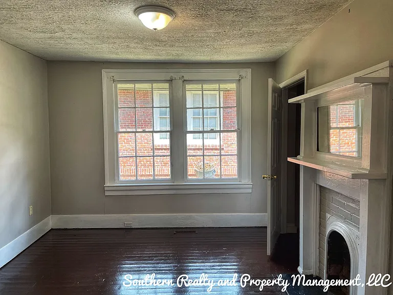 1911 Capitol Ave — Photo 6