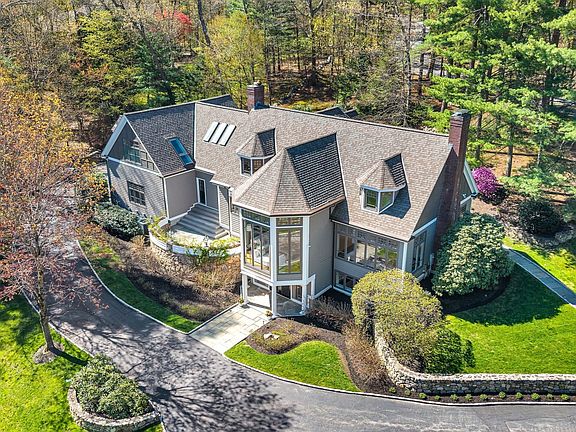 2nd image of 1 Graystone Ln