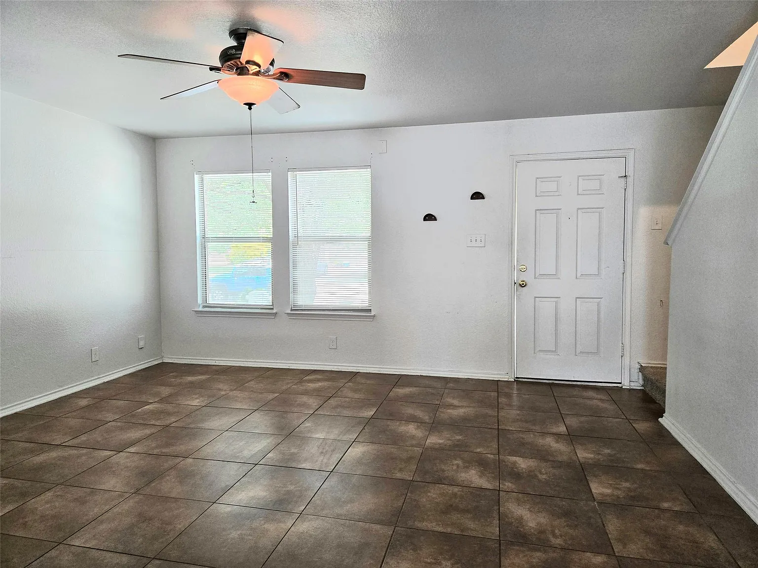 3 bed, 2.5 bath, 1483 sqft, $1,750 — Photo 3