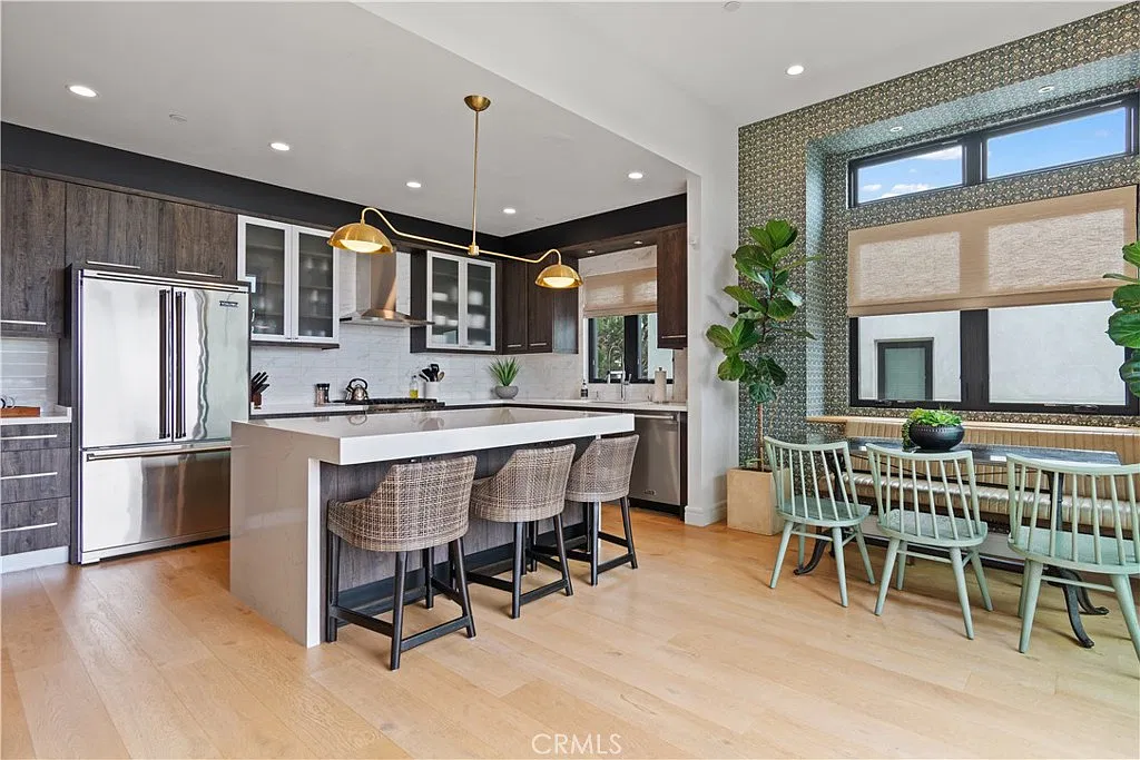 3 bed, 2.5 bath, 1920 sqft, $11,500 — Photo 3