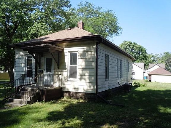 3rd image of 403 N West St