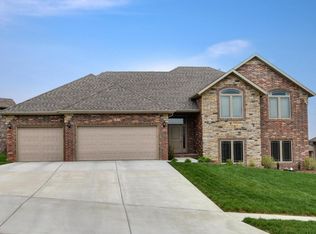 1574 N Oakfair Pl, Springfield, MO 65802