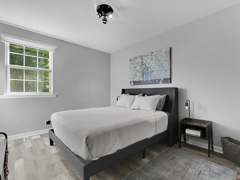 623 Lafayette Rd — Photo 14