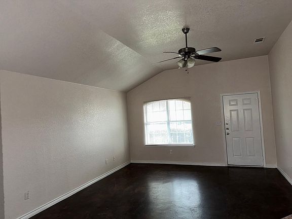 5th image of 4104 Cambridge Dr APT B