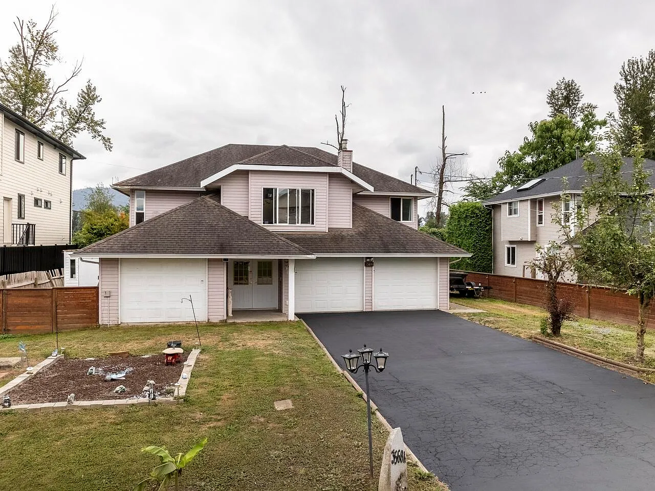 35684 Moore Ave photo 1