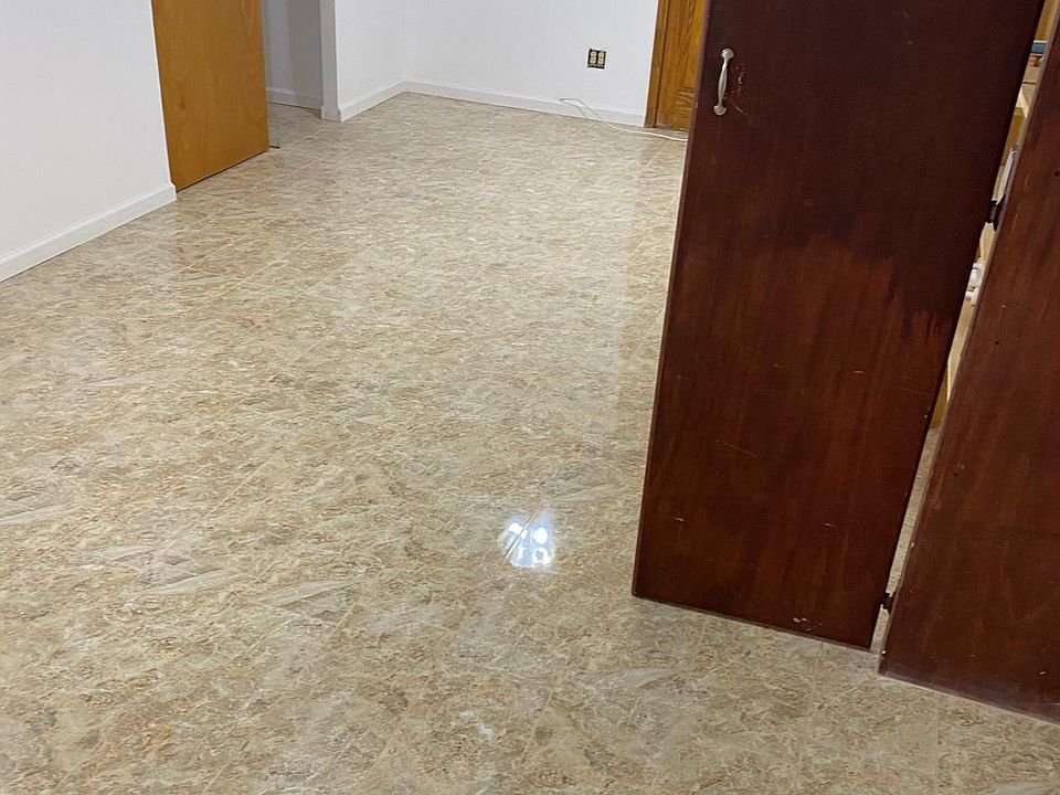 2nd image of 978 E 81st St #1